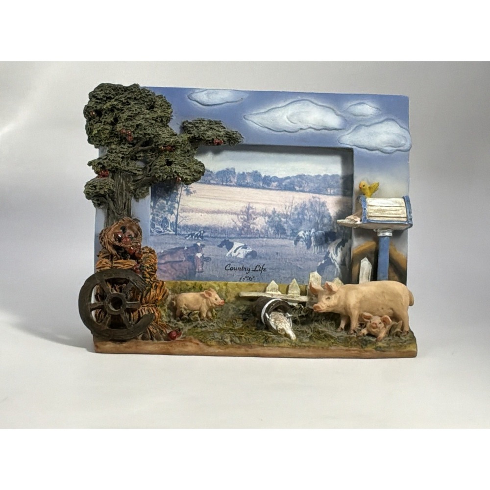 Vintage Aramark 3D FarmScene With Pig Family Picture Frame‎ 7x6 Opening 4.5 X 3